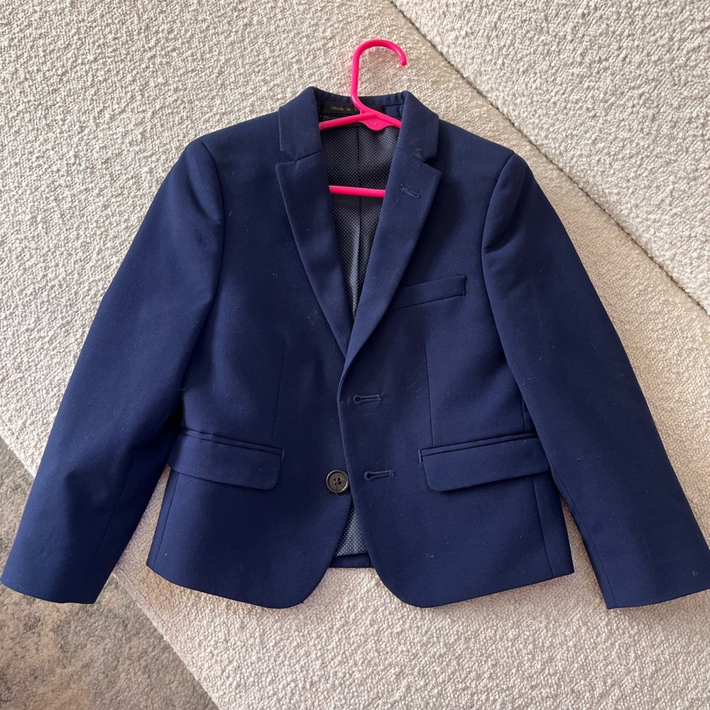 Saks fifth avenue boys blazer size 4 year old but could be up to 6 years old